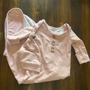 Caden Lane NB sleep gown and hat set